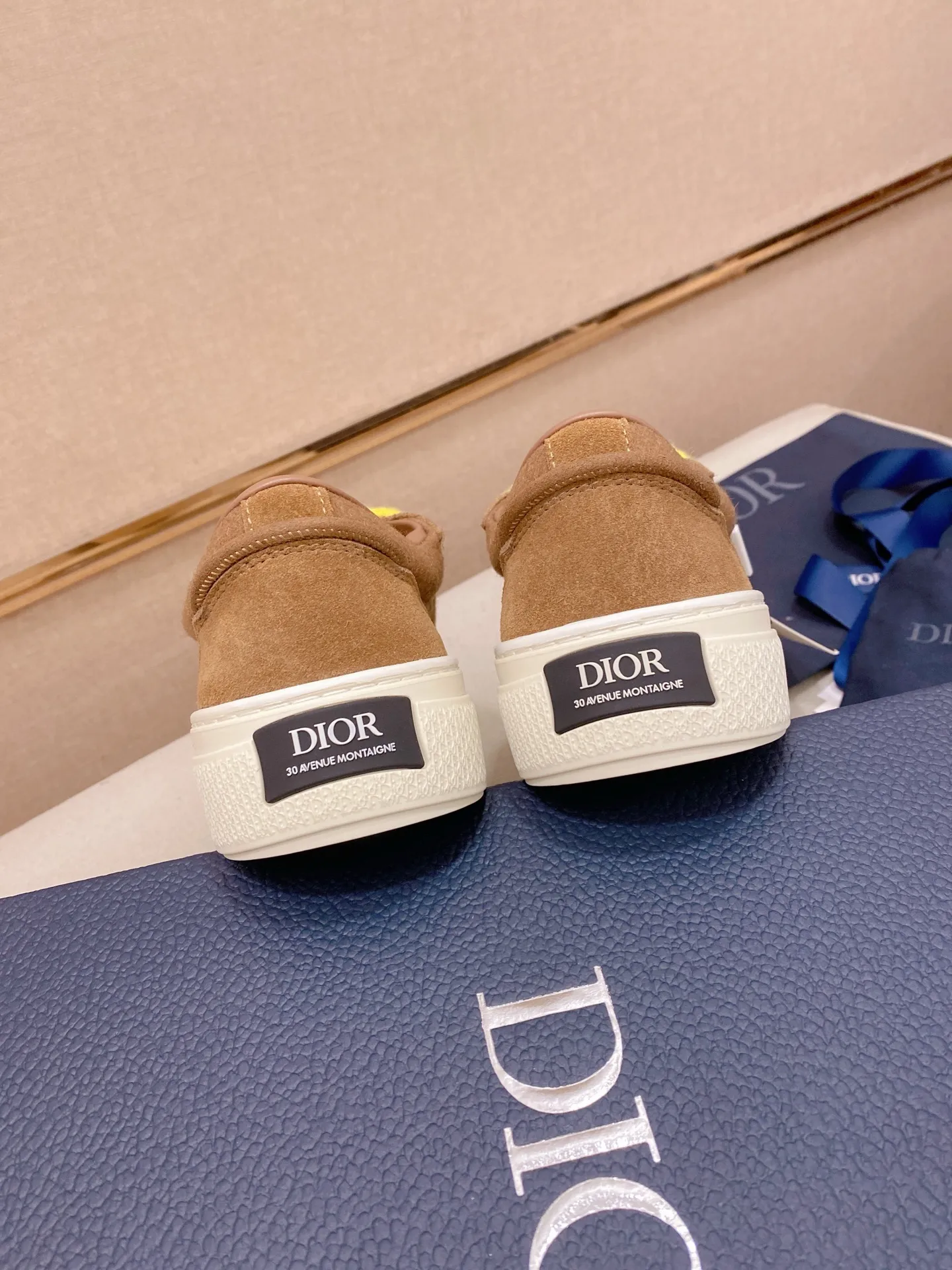 Factory price: 300 Men's shoes 💰[Dior·Dior] Top 🔍Couple style 💏🔍New casual sports style couple shoes, new four-season design, perfect workmanship, lace-up lazy style to create cabinet quality, upper: imported first-layer cowhide, sheepskin lining is soft and comfortable, ultra-light TPU wear-resistant outsole, simple, versatile fashion men's shoes, excellent color code number 35--44